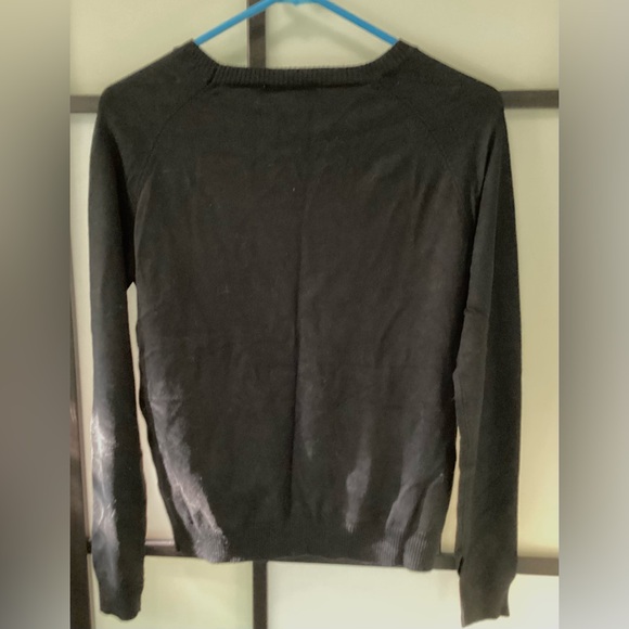 Jenn. Black knitted sweater shiny flowers. Size M - Picture 6 of 6